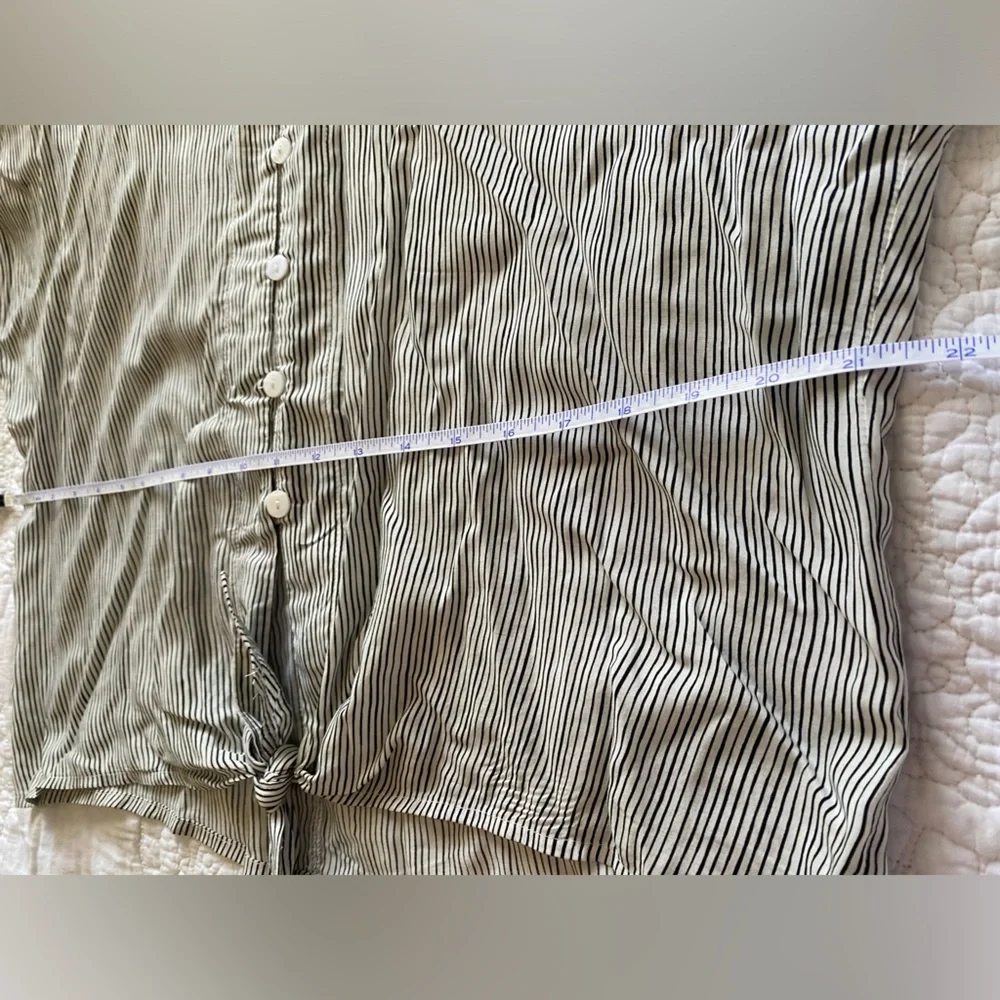 Artisan NY Striped Black White Button-Down Tie Knot Women's Lightweight Top L - Picture 6 of 7